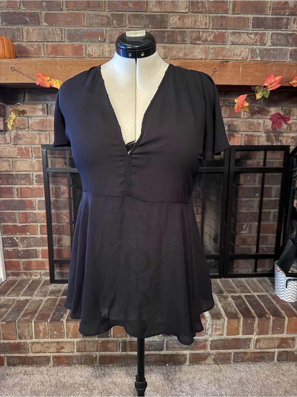 torrid Black V-Neck Short Sleeve Peplum Tunic